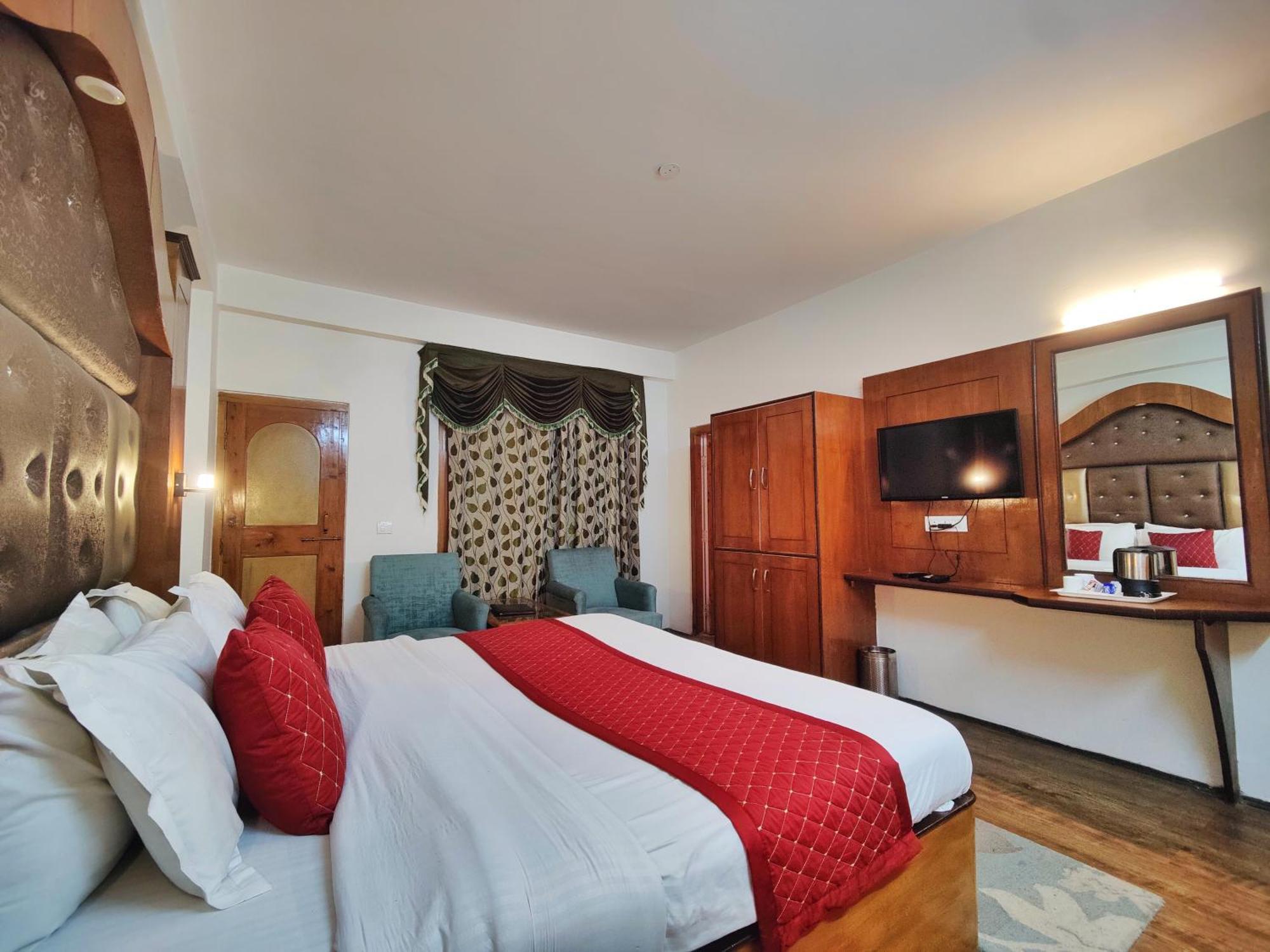 Surya International Hotel Manali Near Mall Road מראה חיצוני תמונה