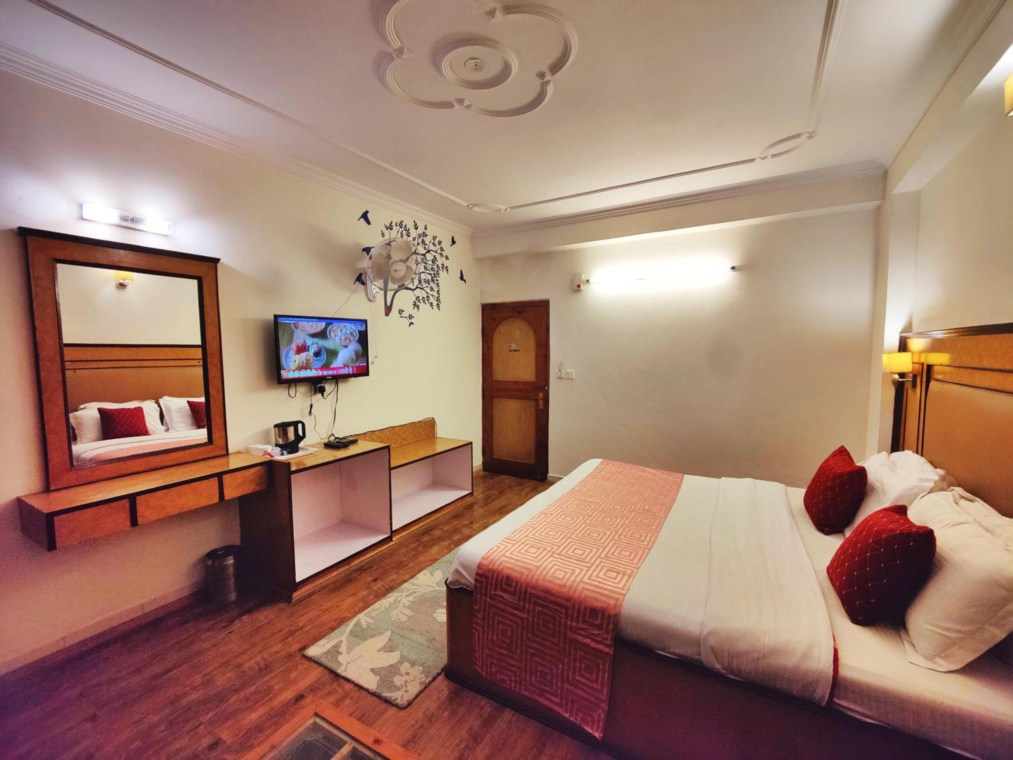 Surya International Hotel Manali Near Mall Road מראה חיצוני תמונה