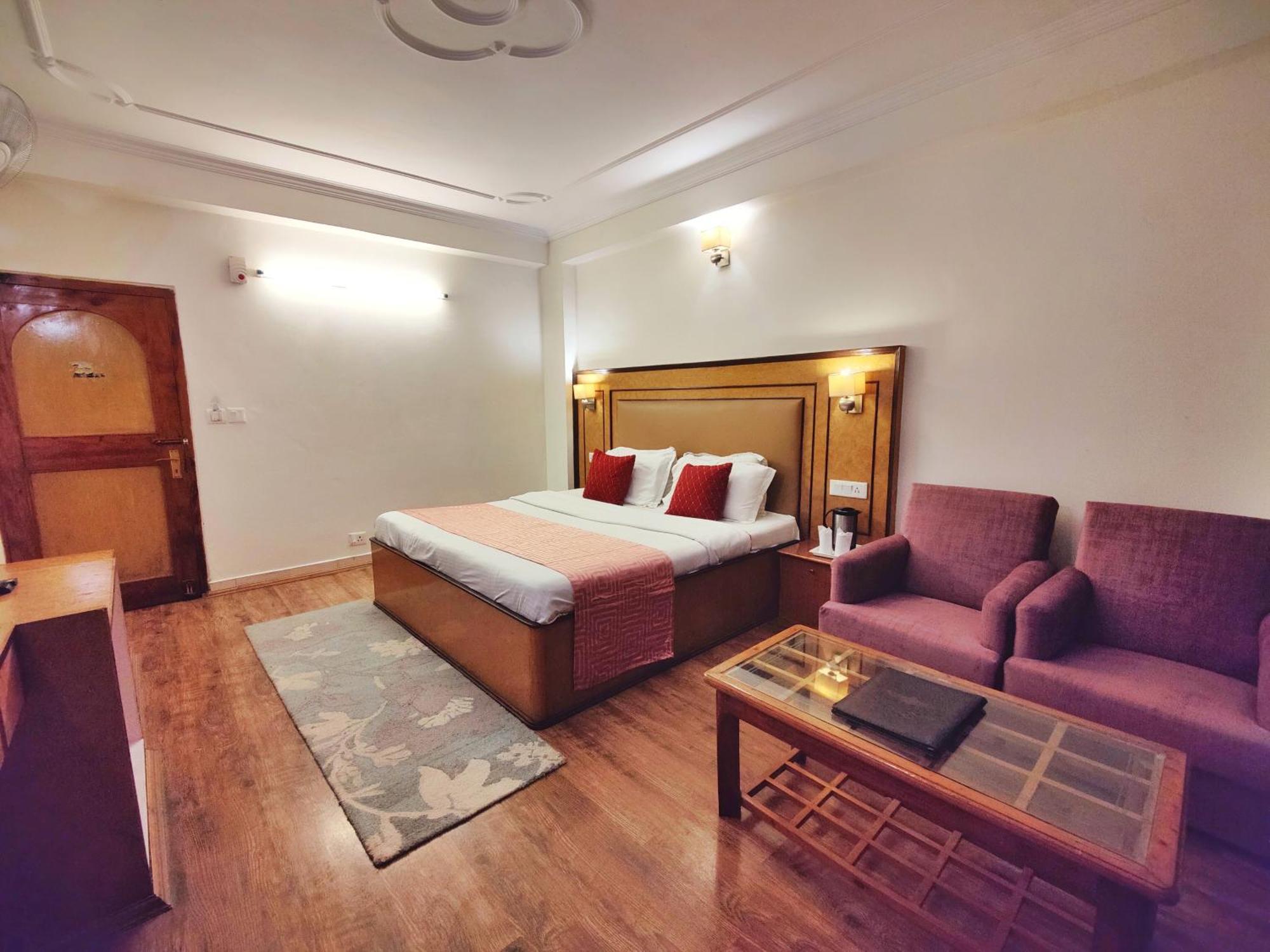 Surya International Hotel Manali Near Mall Road מראה חיצוני תמונה