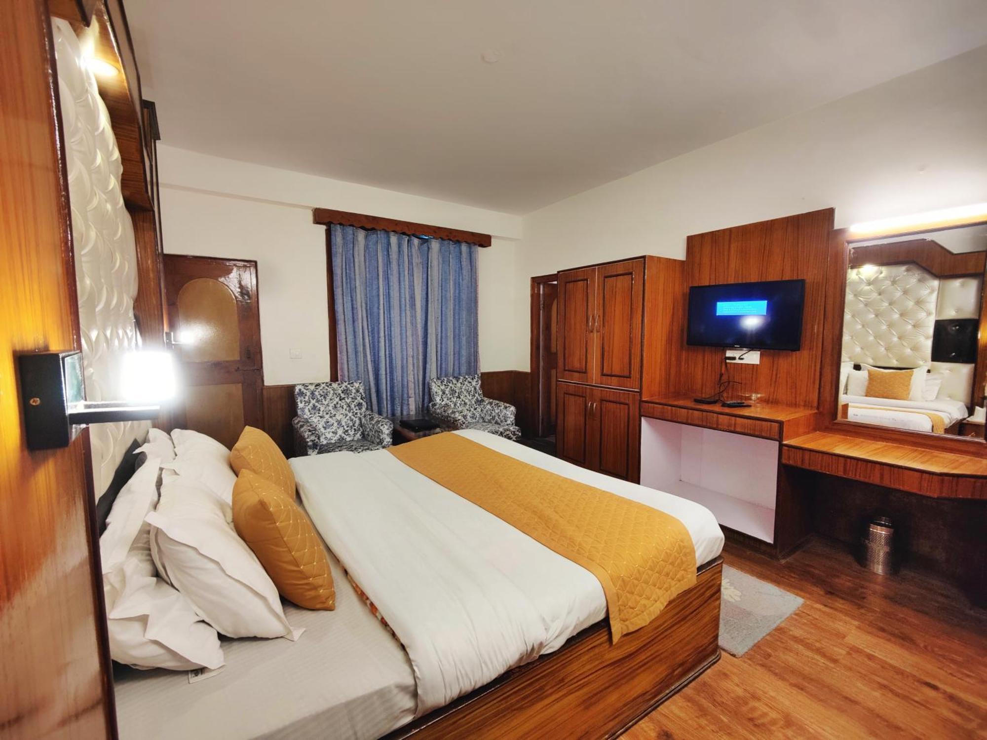 Surya International Hotel Manali Near Mall Road מראה חיצוני תמונה