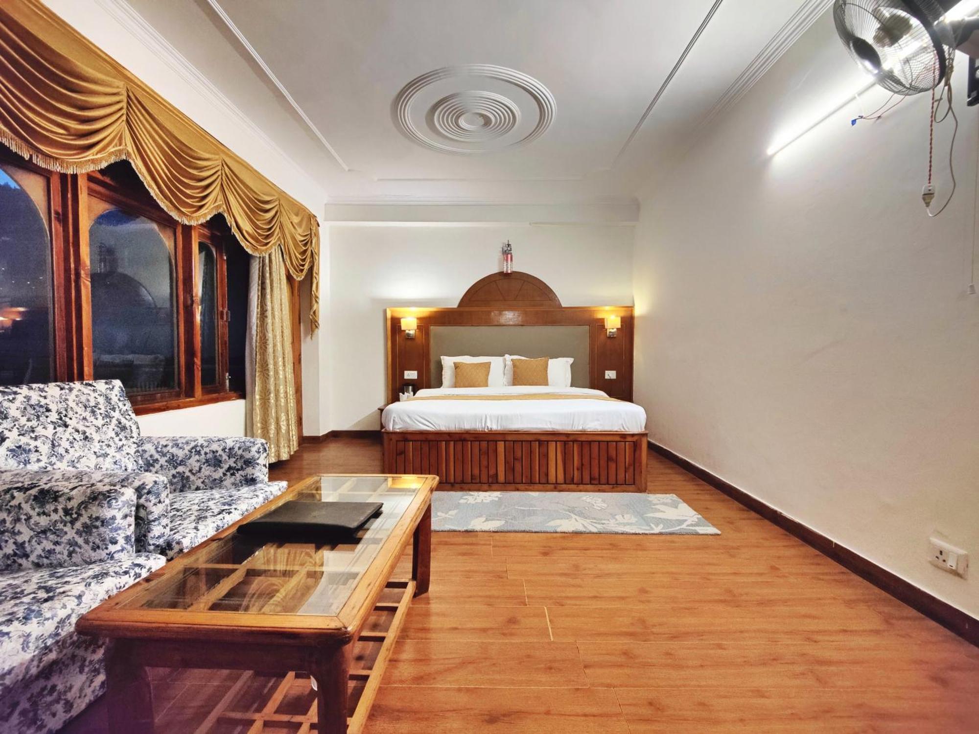 Surya International Hotel Manali Near Mall Road מראה חיצוני תמונה