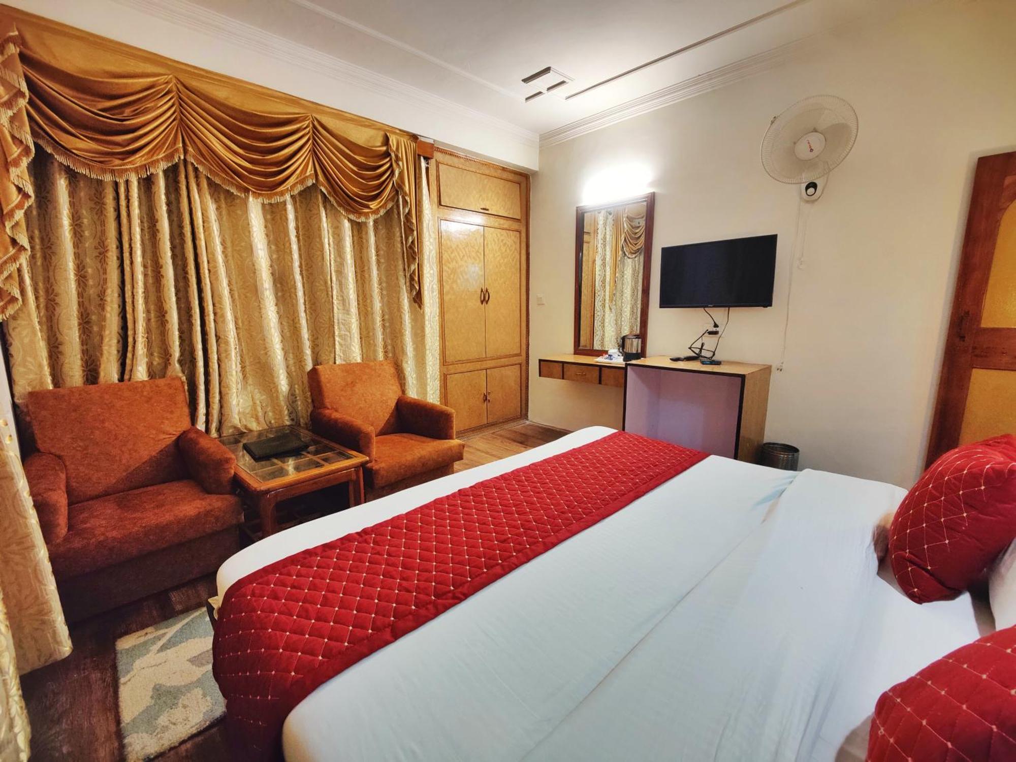 Surya International Hotel Manali Near Mall Road מראה חיצוני תמונה