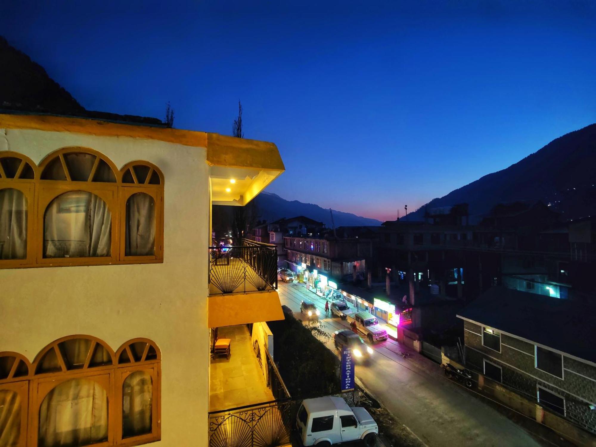 Surya International Hotel Manali Near Mall Road מראה חיצוני תמונה