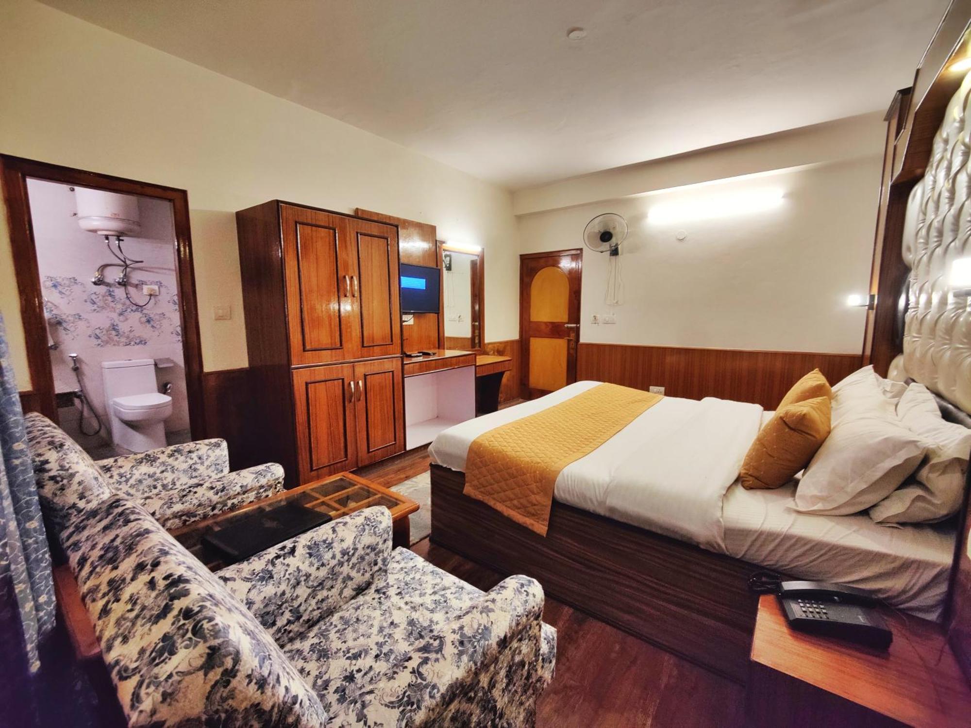 Surya International Hotel Manali Near Mall Road מראה חיצוני תמונה