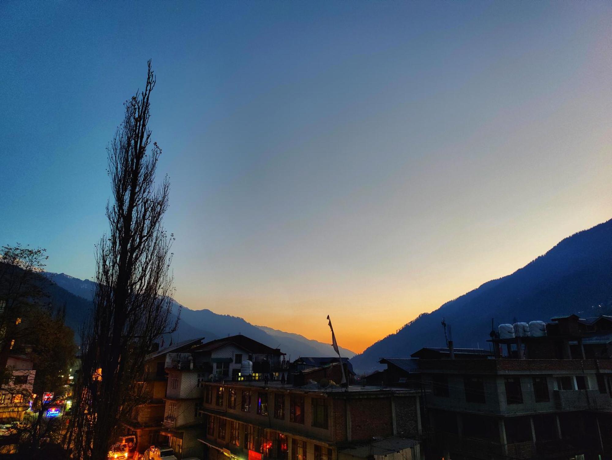 Surya International Hotel Manali Near Mall Road מראה חיצוני תמונה