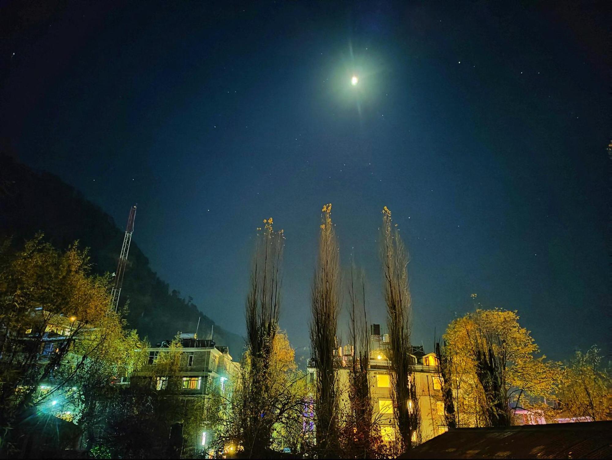 Surya International Hotel Manali Near Mall Road מראה חיצוני תמונה