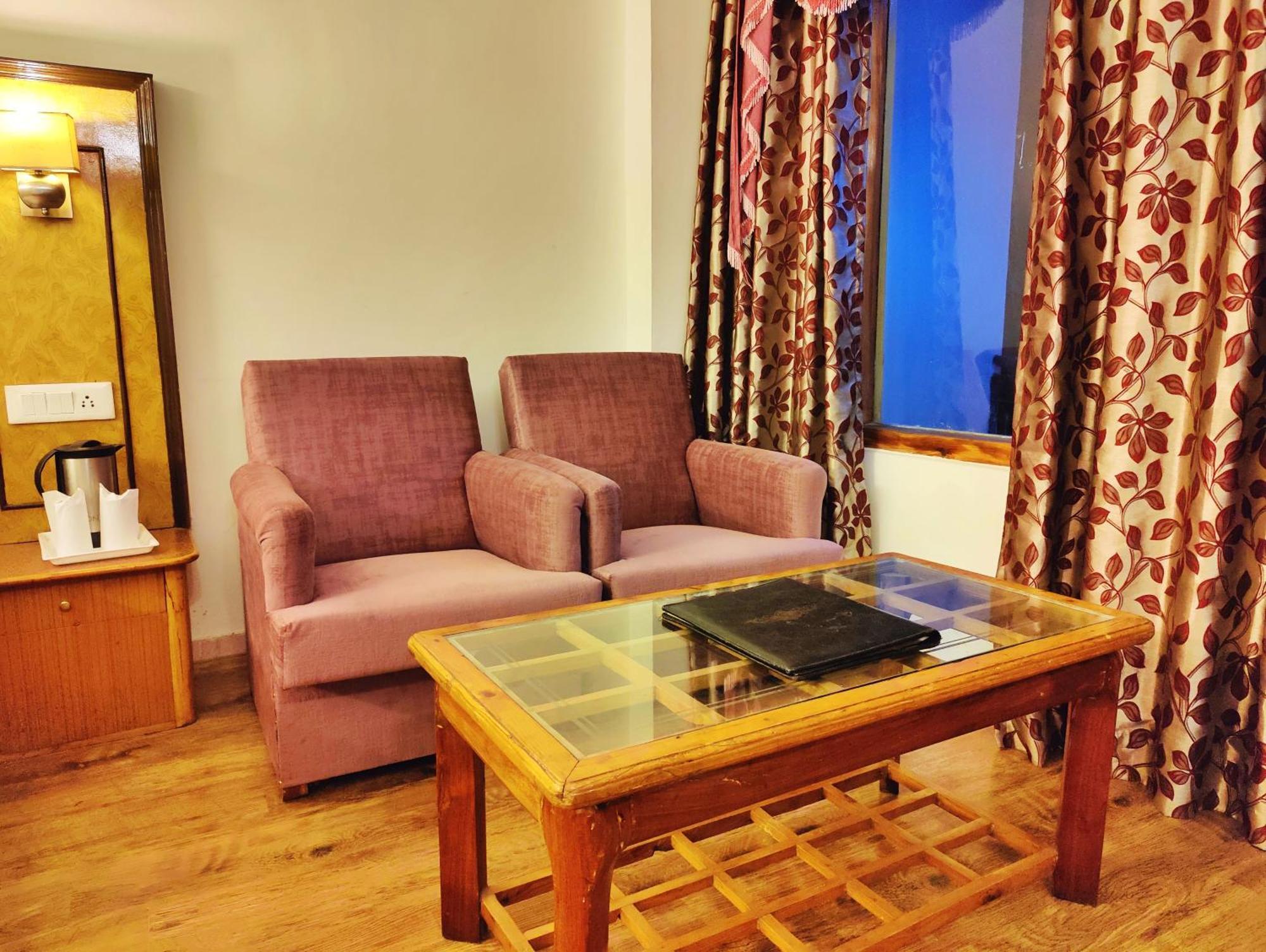 Surya International Hotel Manali Near Mall Road מראה חיצוני תמונה