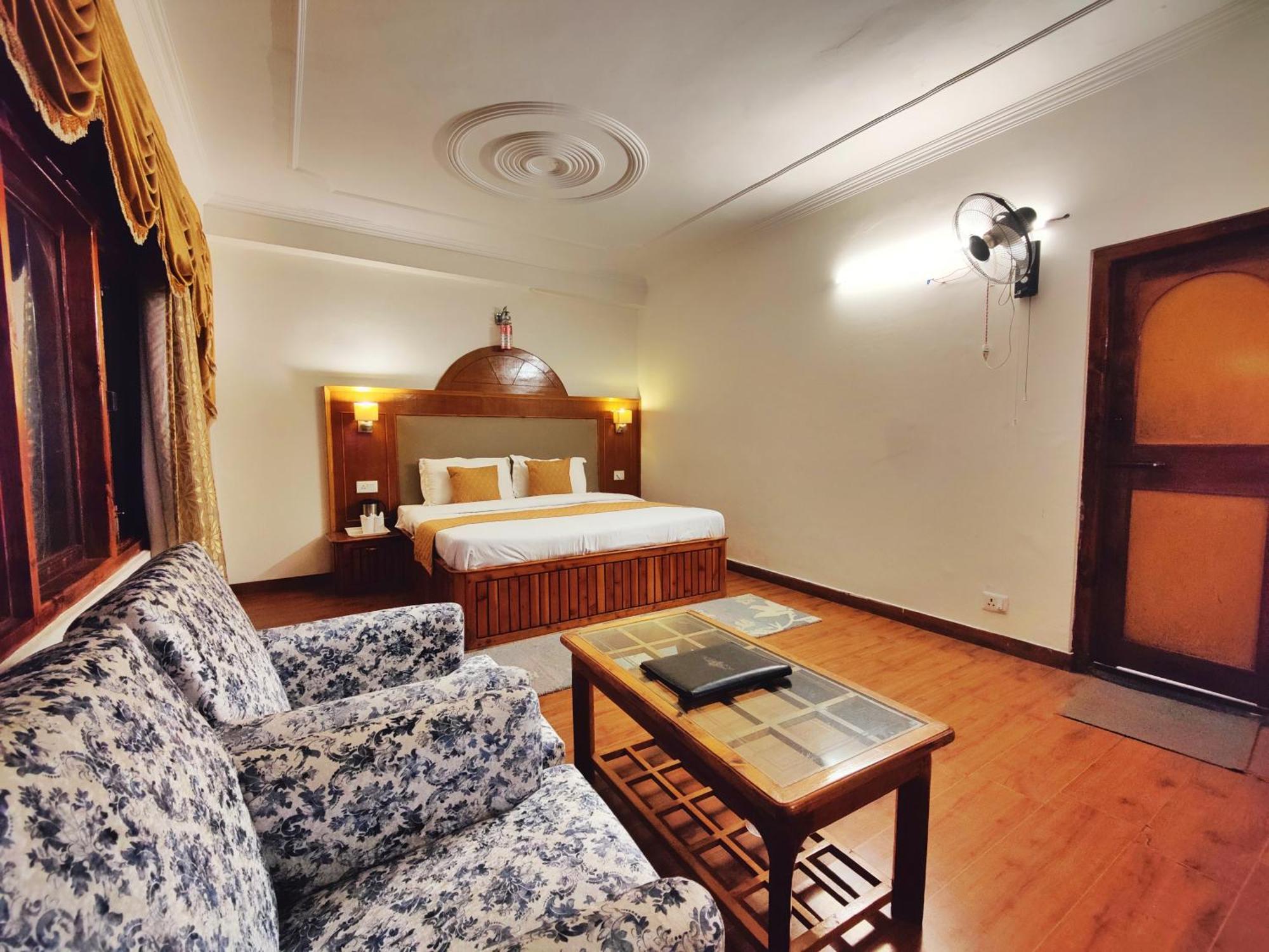 Surya International Hotel Manali Near Mall Road מראה חיצוני תמונה