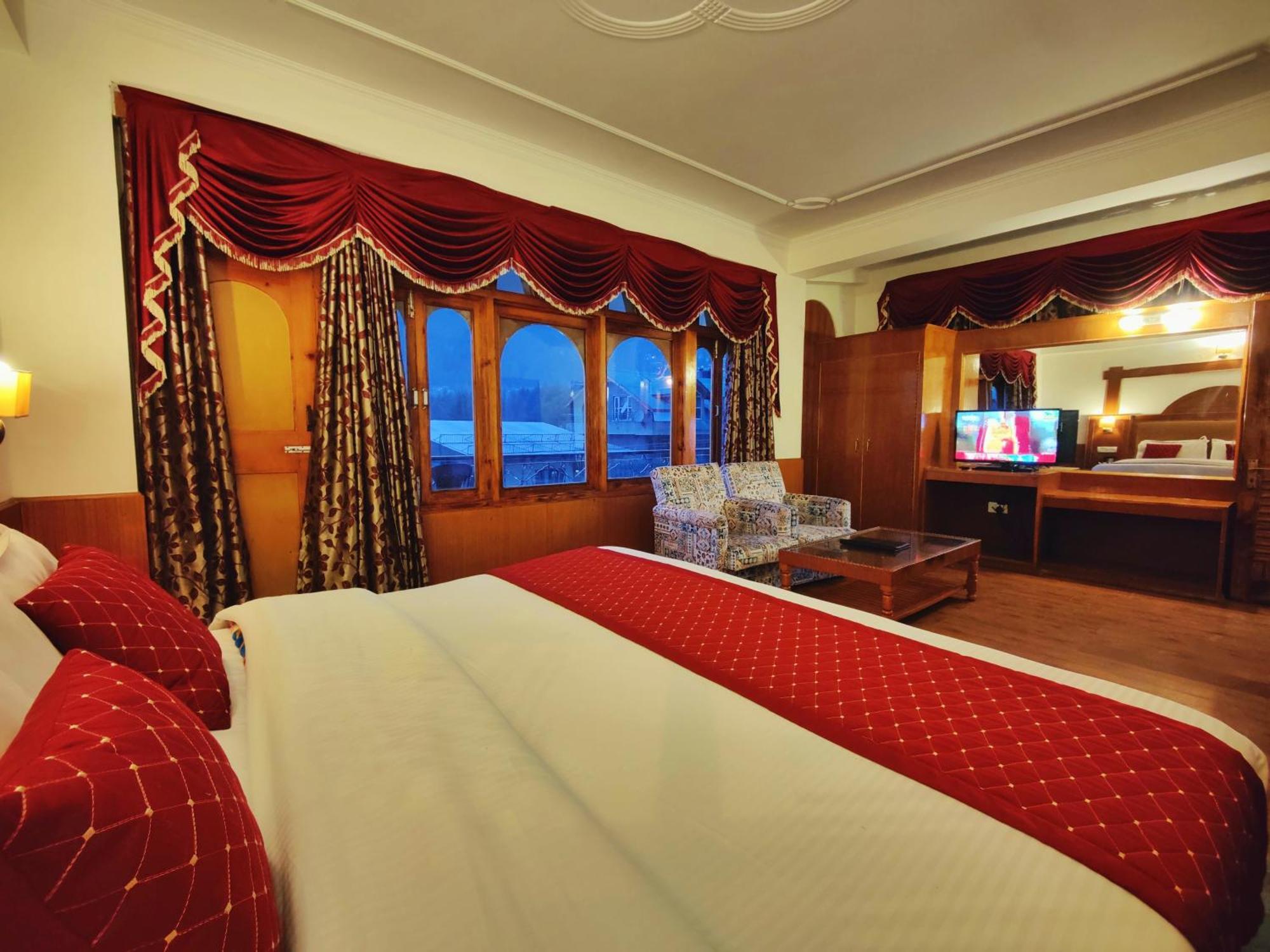 Surya International Hotel Manali Near Mall Road מראה חיצוני תמונה