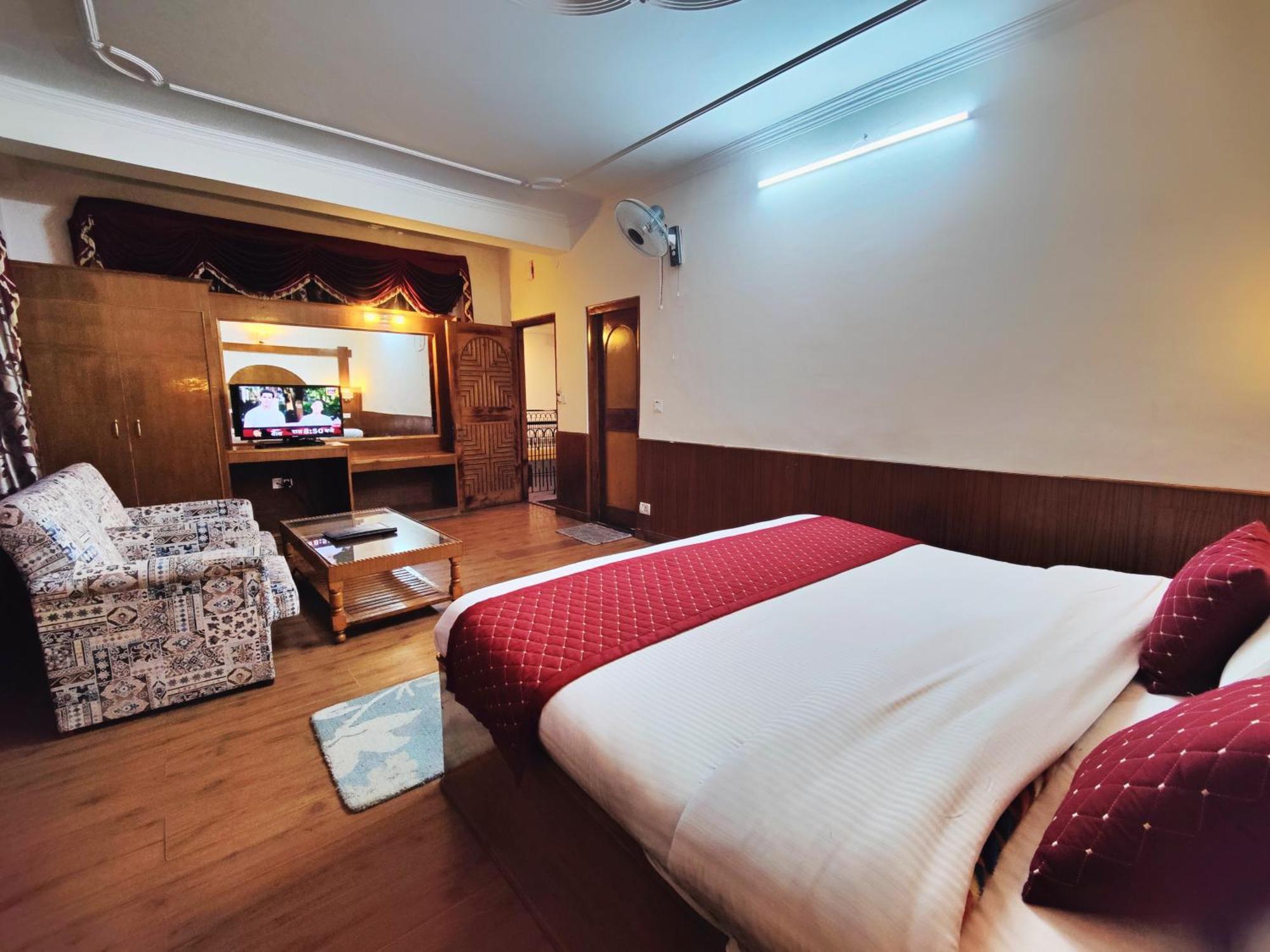 Surya International Hotel Manali Near Mall Road מראה חיצוני תמונה