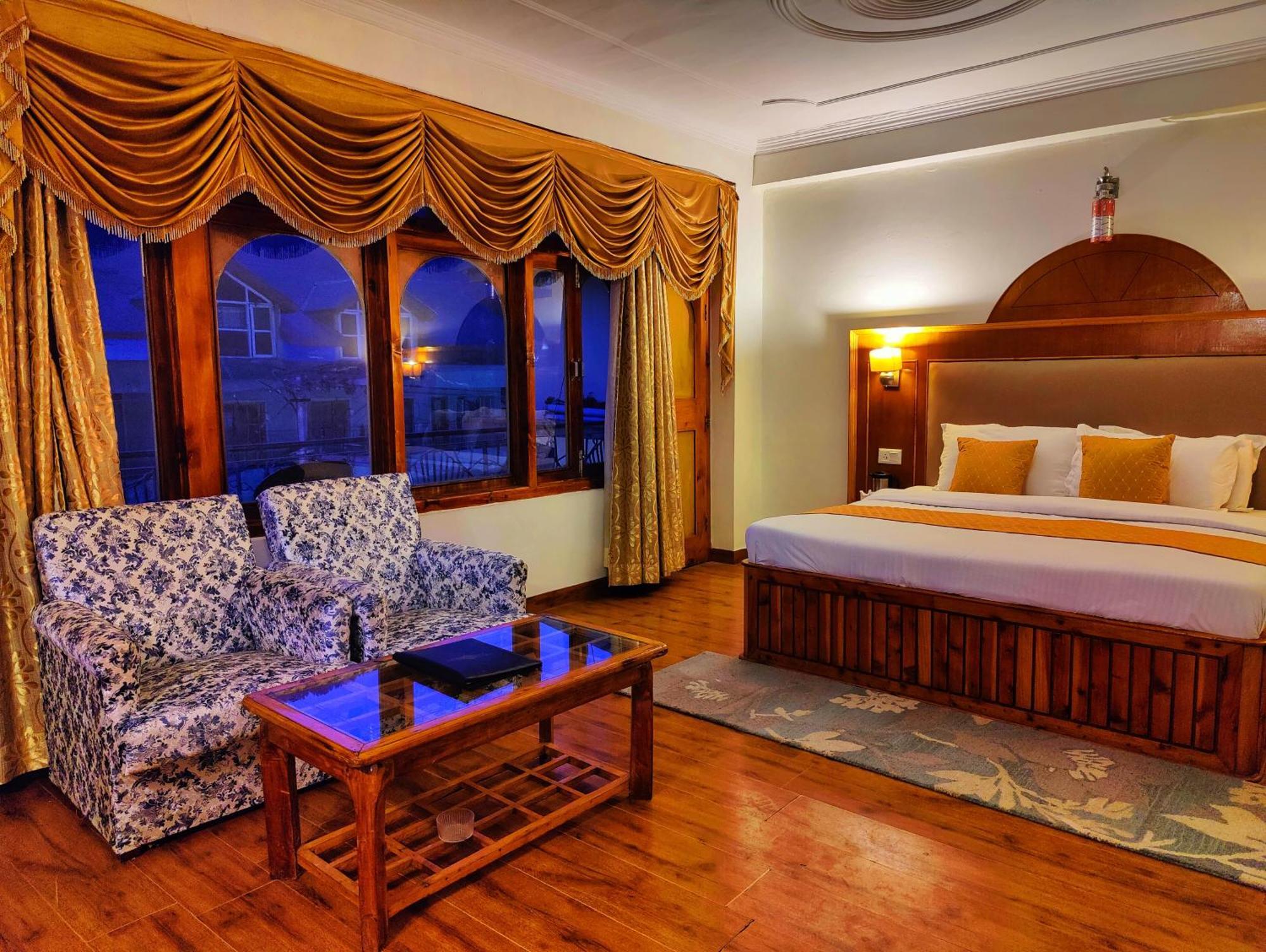 Surya International Hotel Manali Near Mall Road מראה חיצוני תמונה