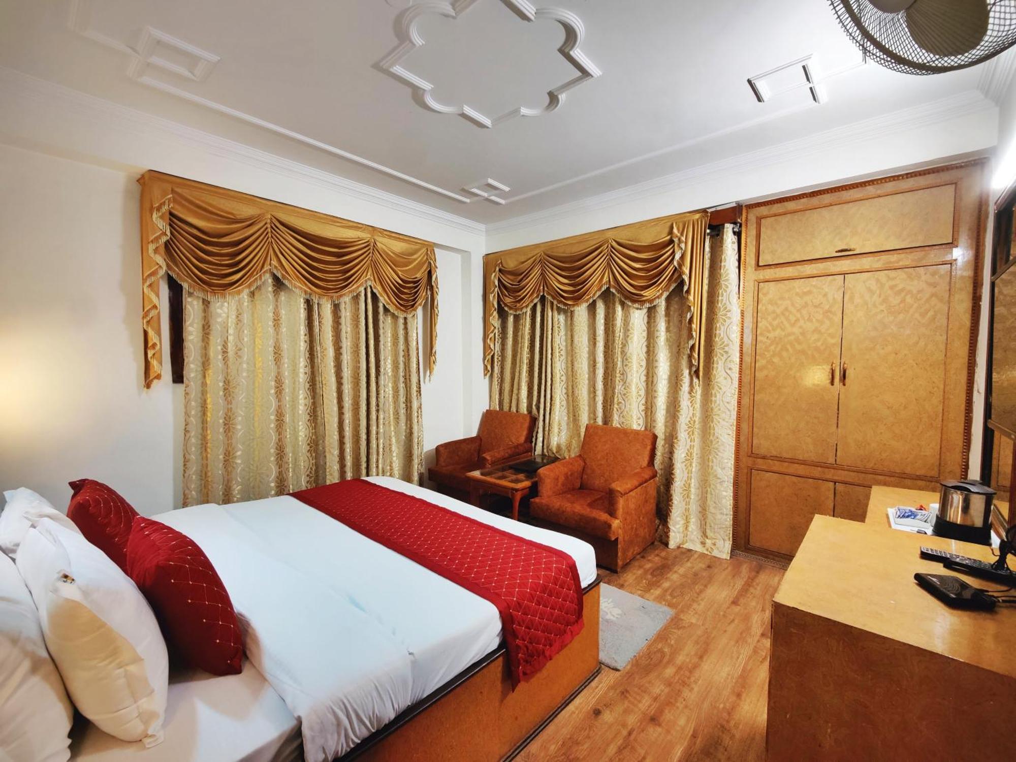 Surya International Hotel Manali Near Mall Road מראה חיצוני תמונה