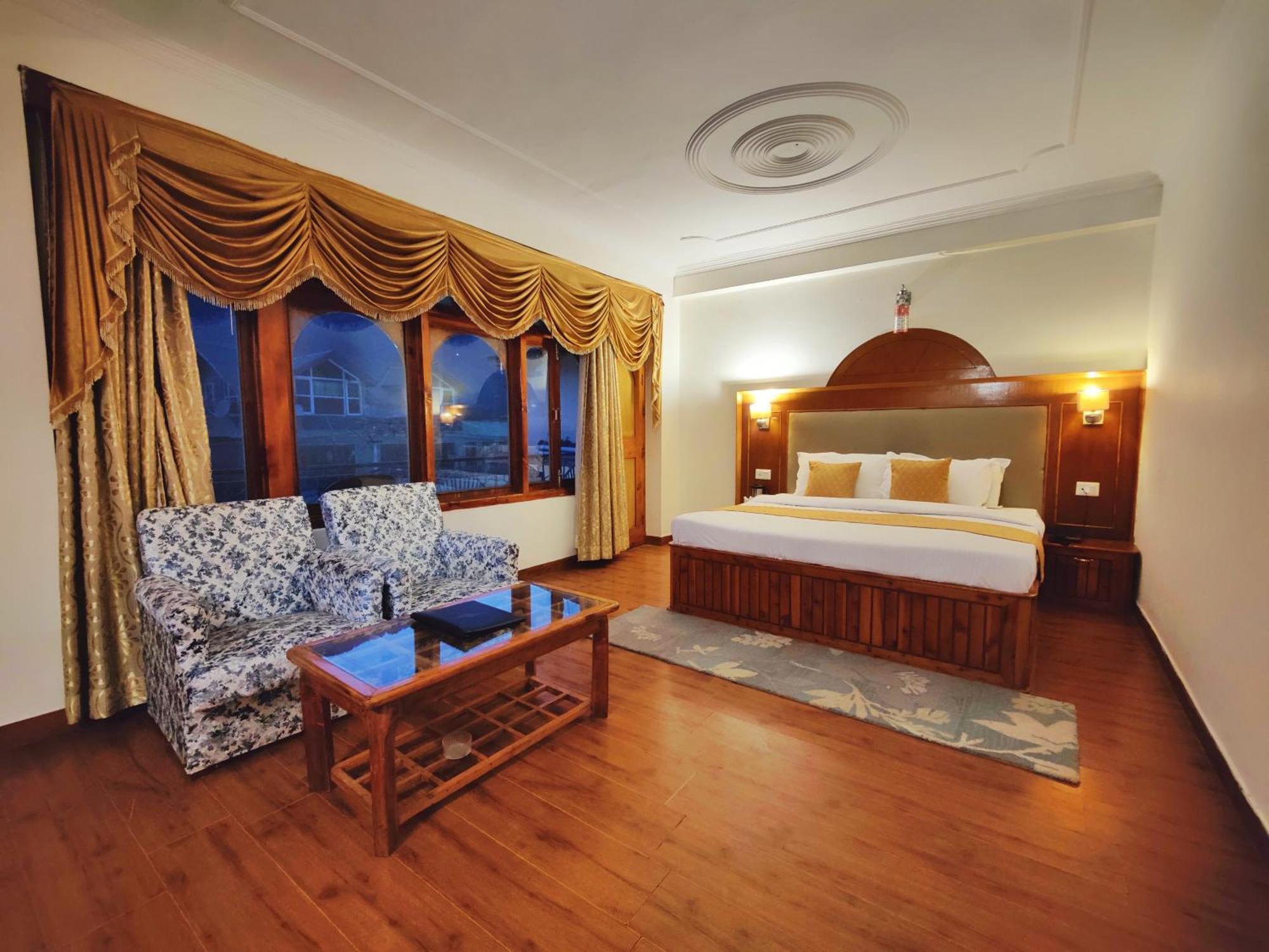 Surya International Hotel Manali Near Mall Road מראה חיצוני תמונה
