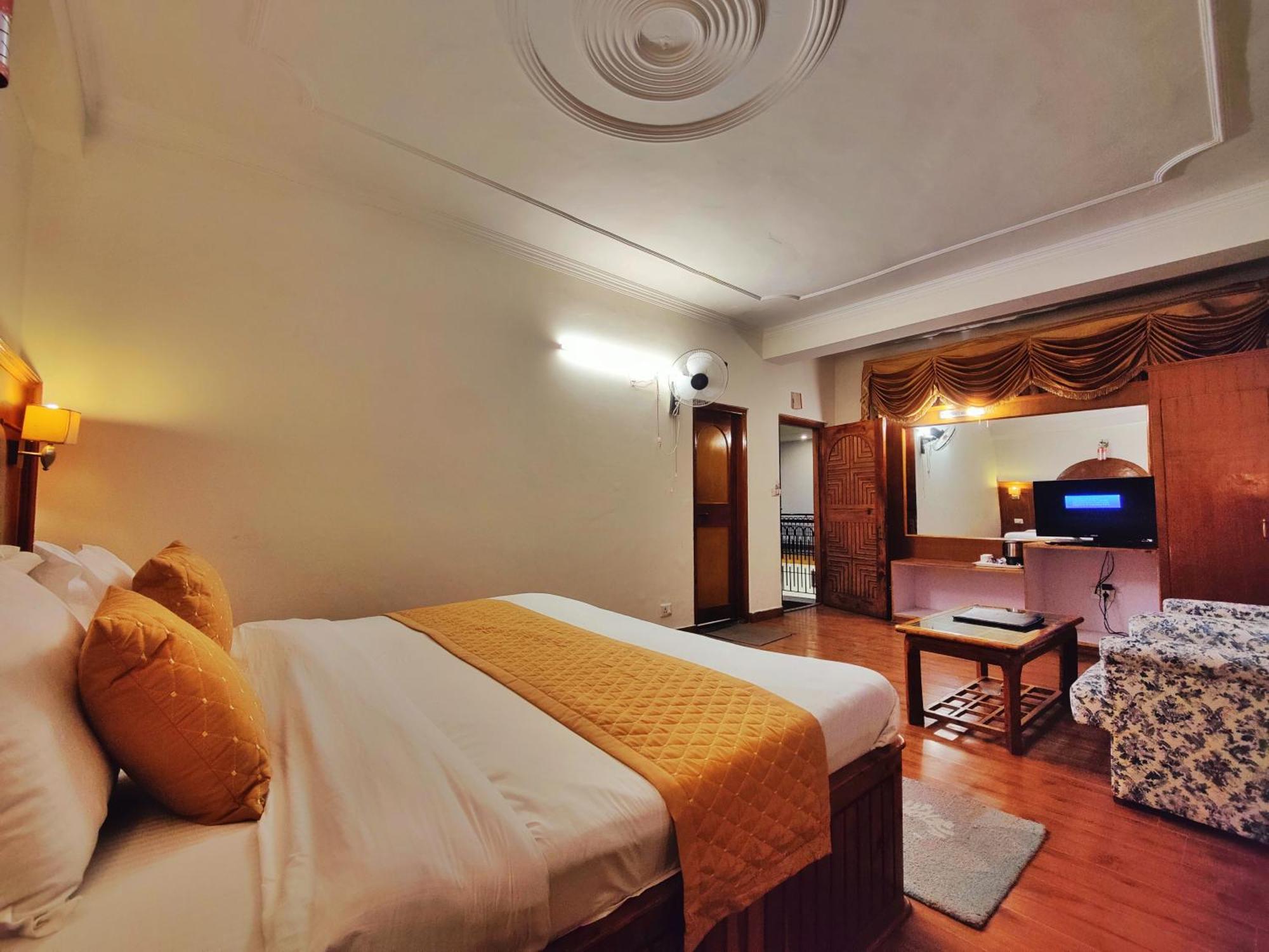 Surya International Hotel Manali Near Mall Road מראה חיצוני תמונה