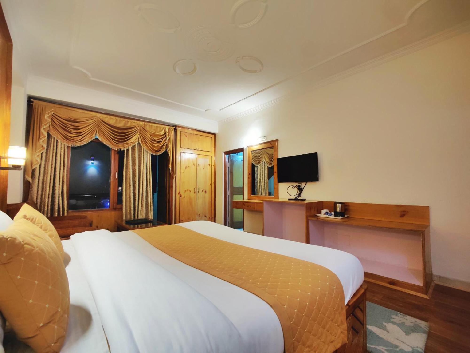 Surya International Hotel Manali Near Mall Road מראה חיצוני תמונה