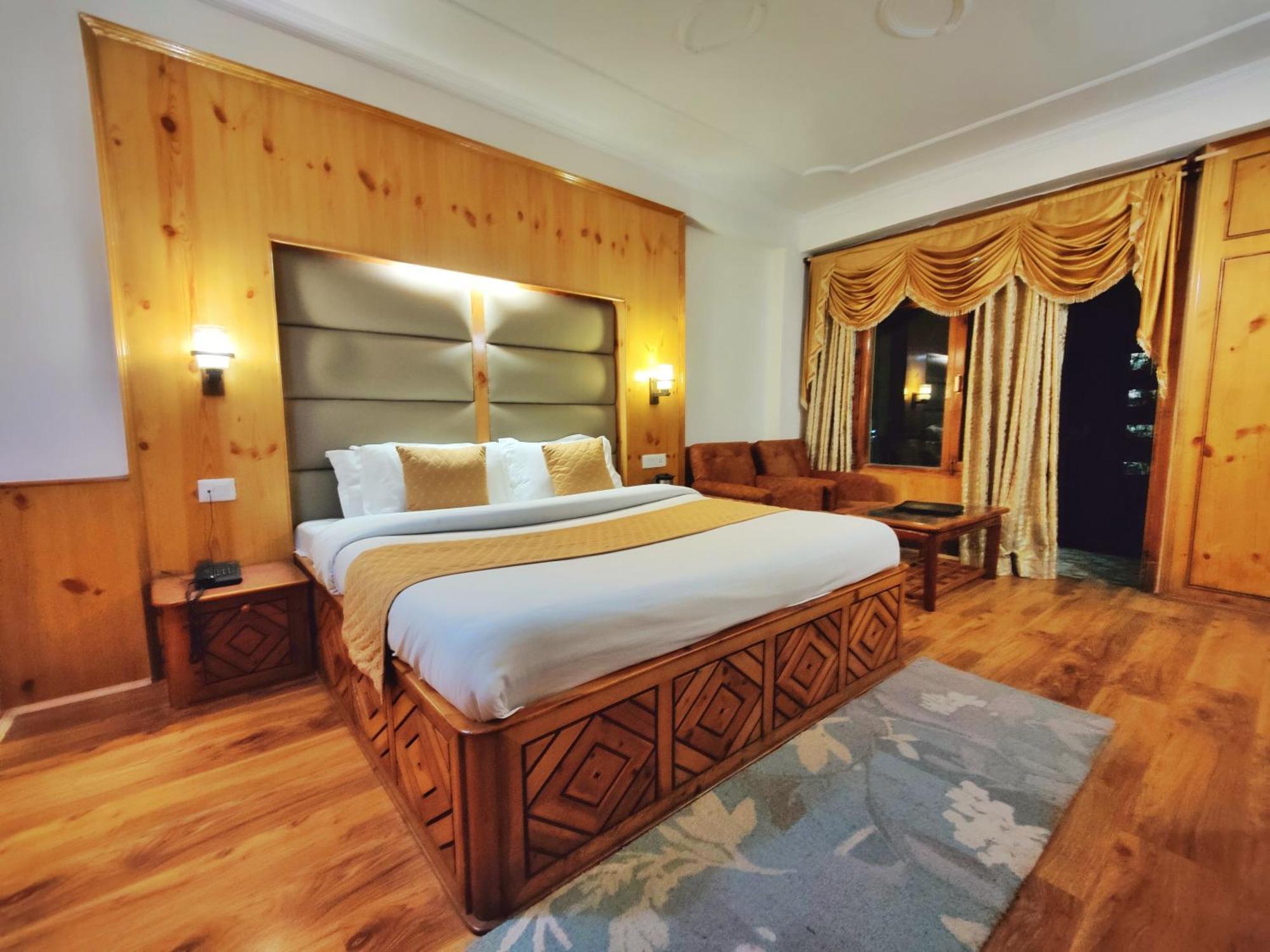 Surya International Hotel Manali Near Mall Road מראה חיצוני תמונה