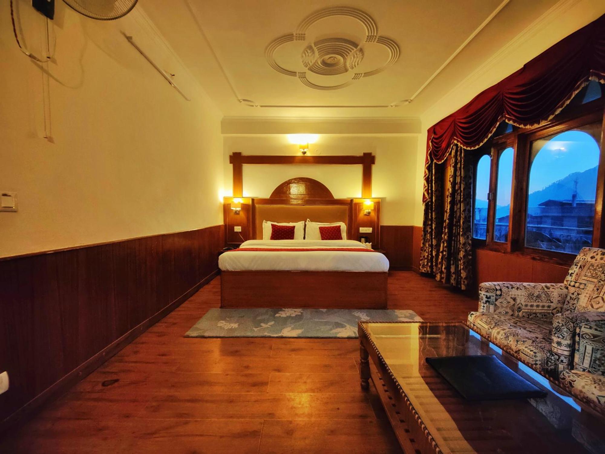 Surya International Hotel Manali Near Mall Road מראה חיצוני תמונה