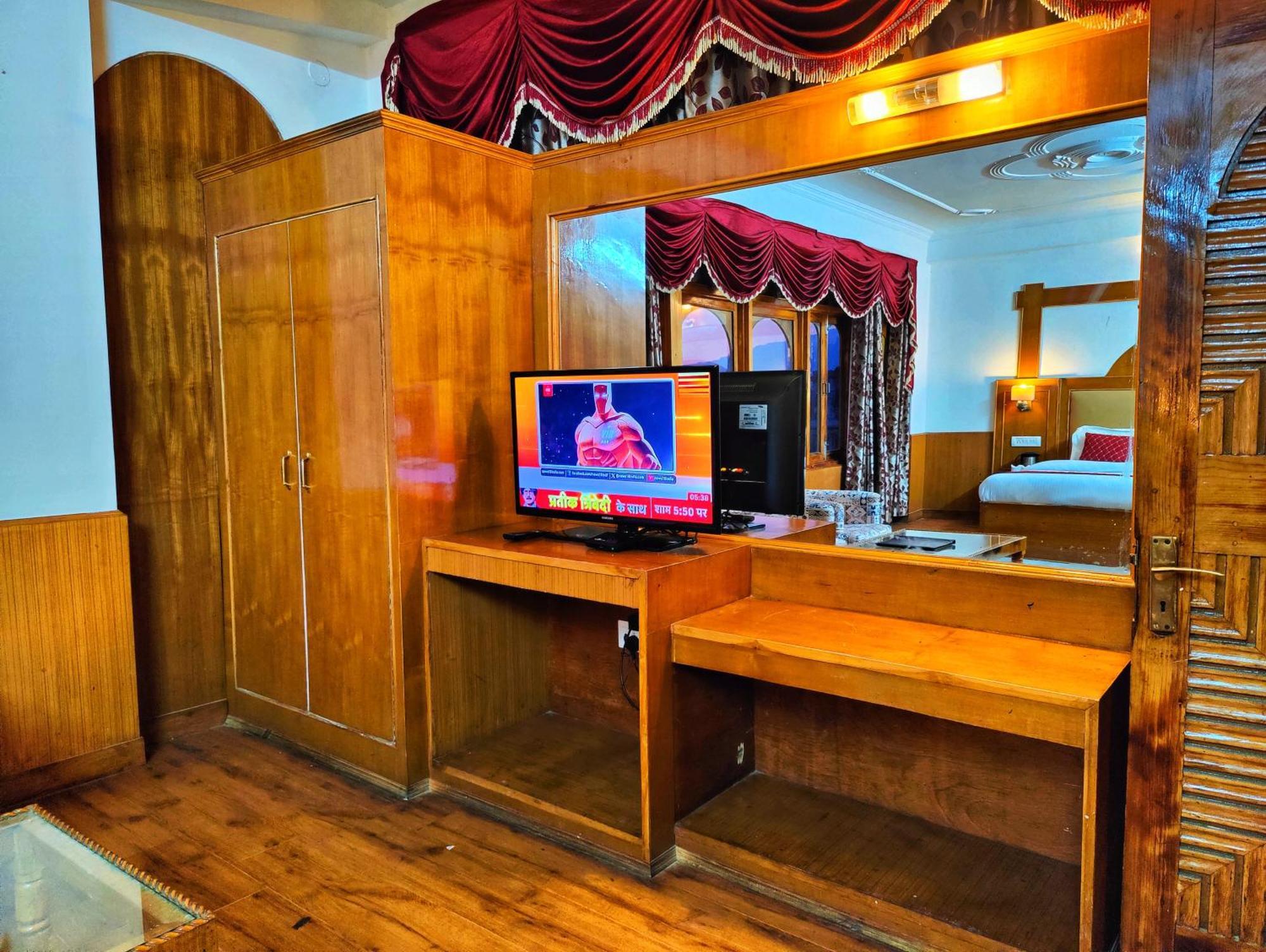 Surya International Hotel Manali Near Mall Road מראה חיצוני תמונה