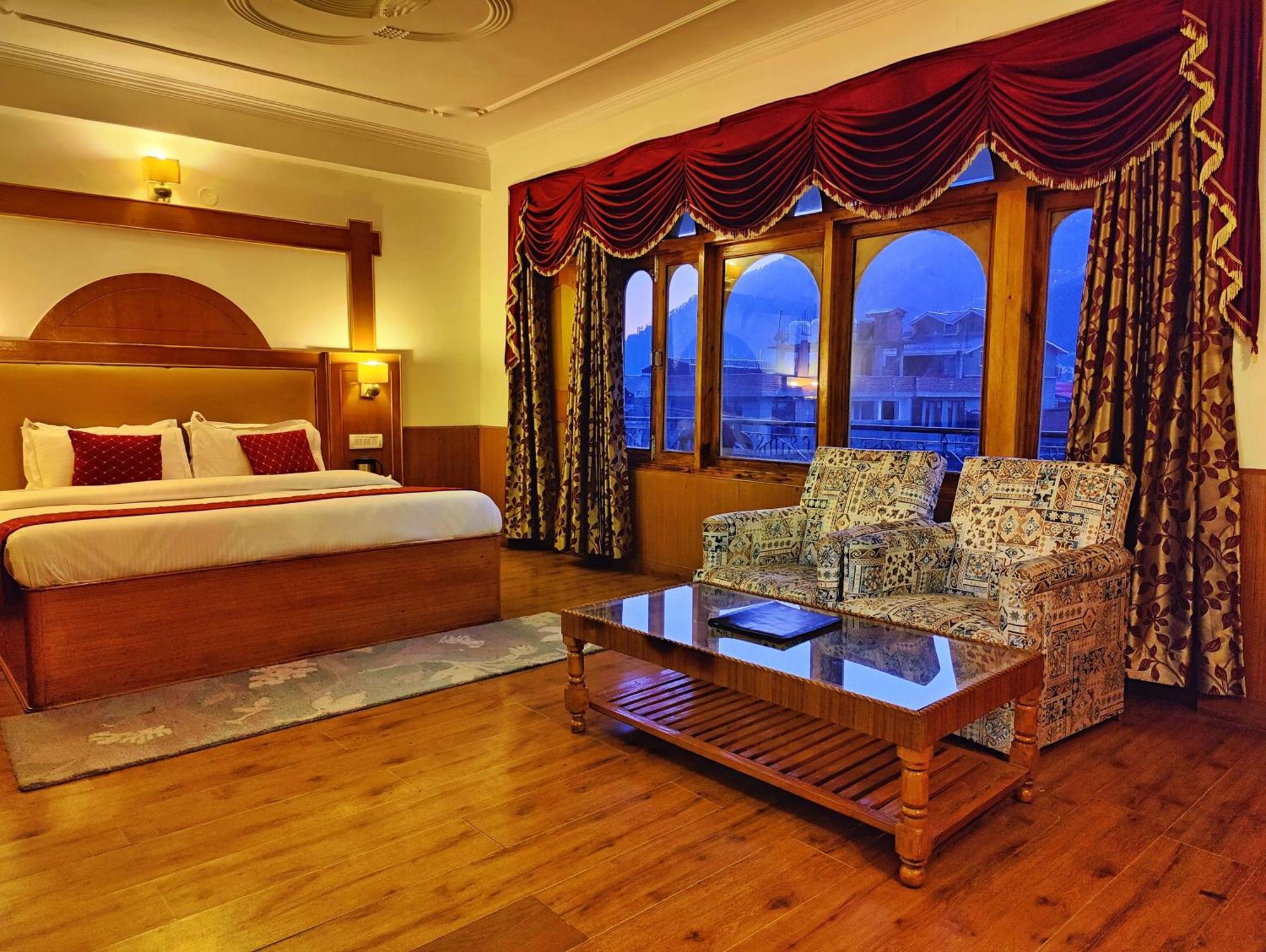 Surya International Hotel Manali Near Mall Road מראה חיצוני תמונה