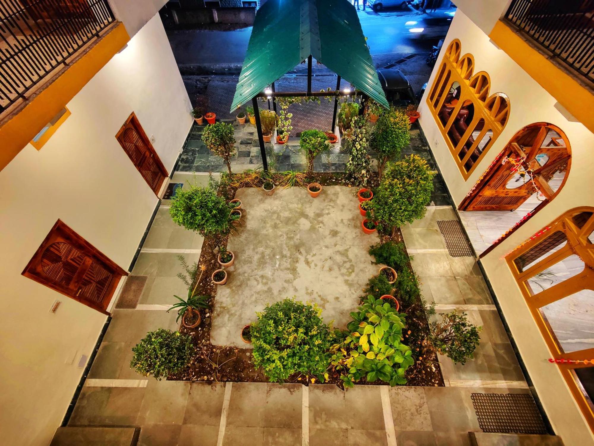 Surya International Hotel Manali Near Mall Road מראה חיצוני תמונה