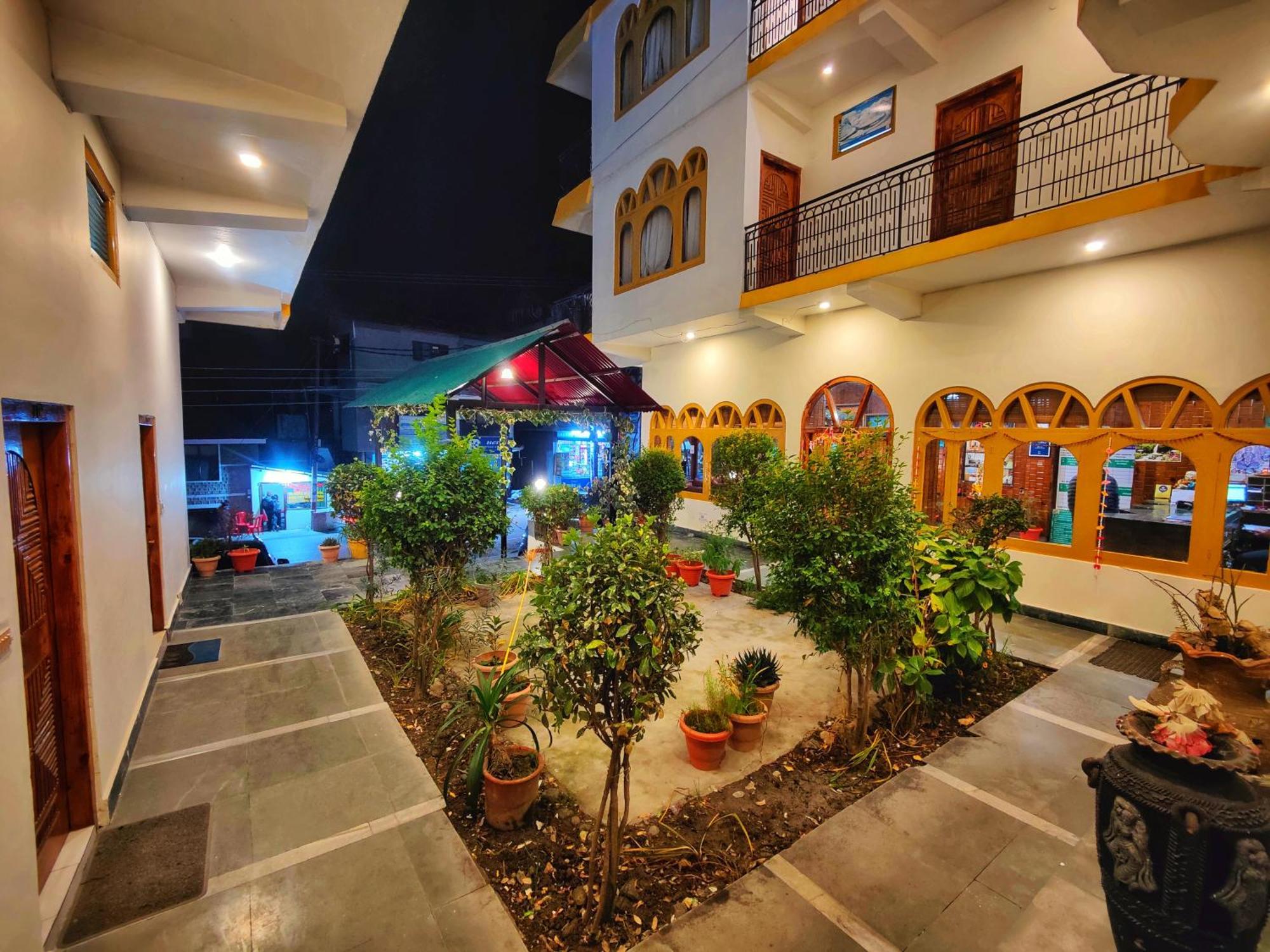 Surya International Hotel Manali Near Mall Road מראה חיצוני תמונה