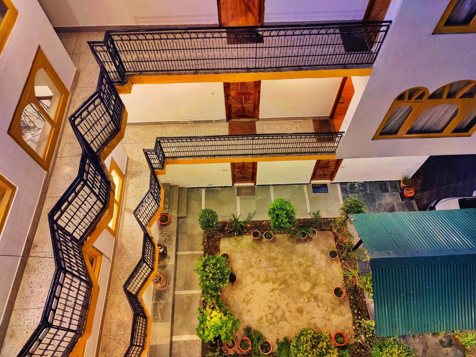 Surya International Hotel Manali Near Mall Road מראה חיצוני תמונה